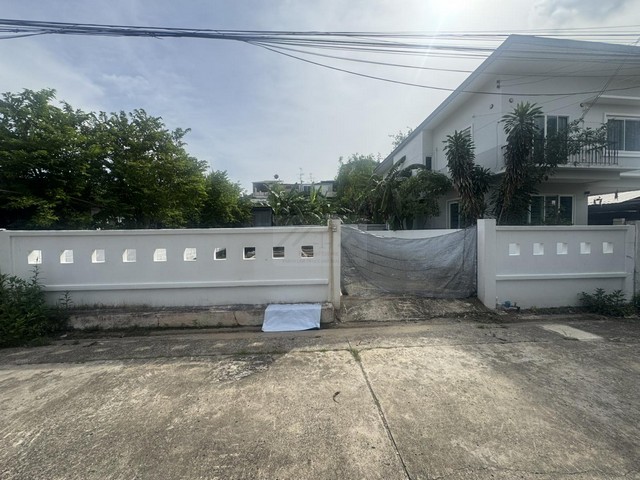 ขายที่ดิน 60 ตรว. ซอยนวมินทร์ 26 หน้าที่ดินหันทิศเหนือ เหมาะสร้างบ้านพักอาศัย บรรยากาศเงียบสงบน่าอยู่ ใกล้สวนนวมินทร์ภิรมย์