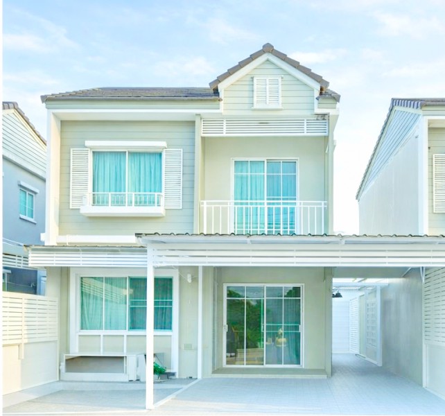 ทาวน์โฮม 3 นอน 2 น้ำ ใกล้ รร.นานาชาติ ไทย-จีน 1 กม.บางนา-ตราด กม.10 เมกะ บางนา 1.9 กม. สไตล์บ้านเดี่ยว ขนาด 28 ตร.ว.134 ตร.ม.