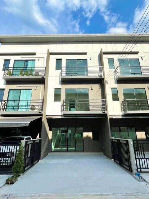 ให้เช่าทาวน์โฮม 3 ชั้น 18 ตร.ว. บ้านกลางเมือง พหลฯ-รามอินทรา ใกล้ Big C สะพานใหม่