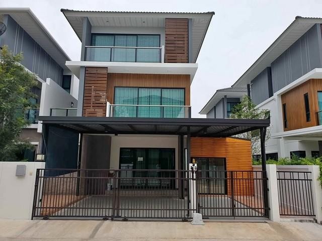 HR 10259 ให้เช่าบ้านแฝด 3 ชั้น โครงการ ศุภาลัย เอสเซ้นส์ ลาดพร้าว ซอยลาดพร้าว 107 บางกะปิ