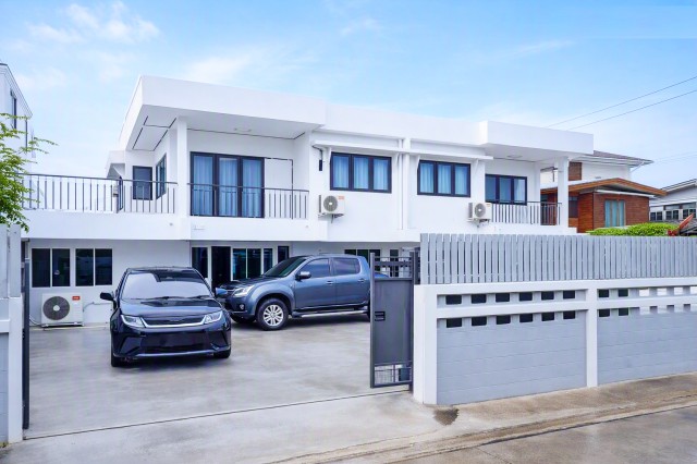 ตลาดเช้ารวมโชค 400 ม. 80ตร.ว. 263ตร.ม.เครื่องใช้ไฟฟ้าใหม่ 4แอร์ ลาดพร้าว โชคชัย4 สตรีวิทยา2  2 น้ำ