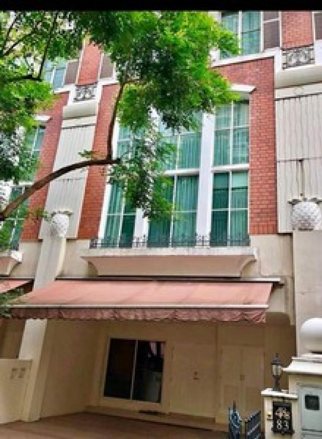 For rent Townhouse Baan Krandkrung Thonglor 4 bed 6 bath 90,000 per month