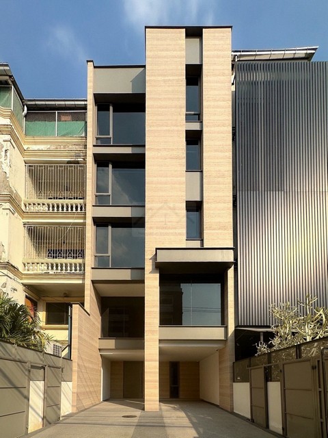 ขายโฮมออฟฟิศ 4.5 ชั้น 536 ตรม. สุขุมวิท 71 ซอยปรีดี 14 ใกล้เอกมัยทองหล่อ รีโนเวทใหม่ทั้งหลัง มีลิฟต์และระบบ Smart Home 