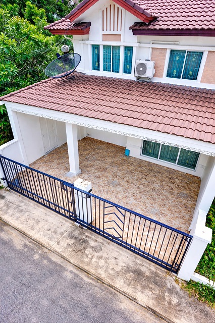 ทาวน์เฮาส์ 2 ชั้น 3 นอน  รร.ประชาธิปัตย์ 800 ม. โกดังรังสิต ใกล้ตลาดรังสิตคลอง2 18 ตร.ว. 150 ตร.ม. ติดถนน. รังสิต-นครนายก คลอง 2-3  