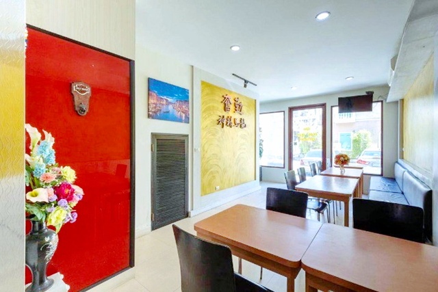 ลดราคา40% ตลาดถนอมมิตร 900 ม. เช่าอาคารพาณิชย์ 3 ชั้น 3 นอน 3 น้ำ ทางด่วนรามอินทรา 1.5 กม.18 ตร.วา. 220 ตร.ม 