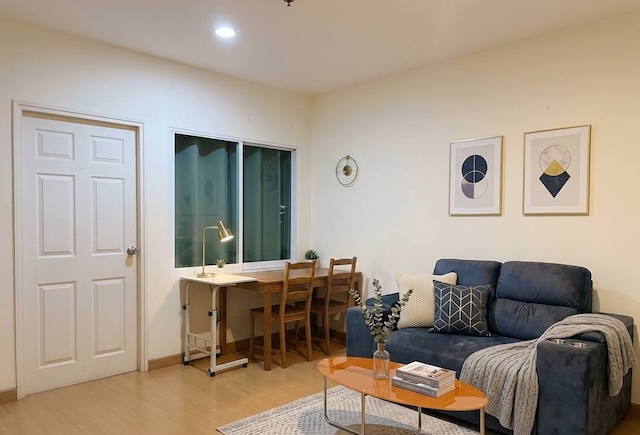 Life Sukhumvit 65 Spacious Safe Comfortable 15th Floor BTS Ekkamai