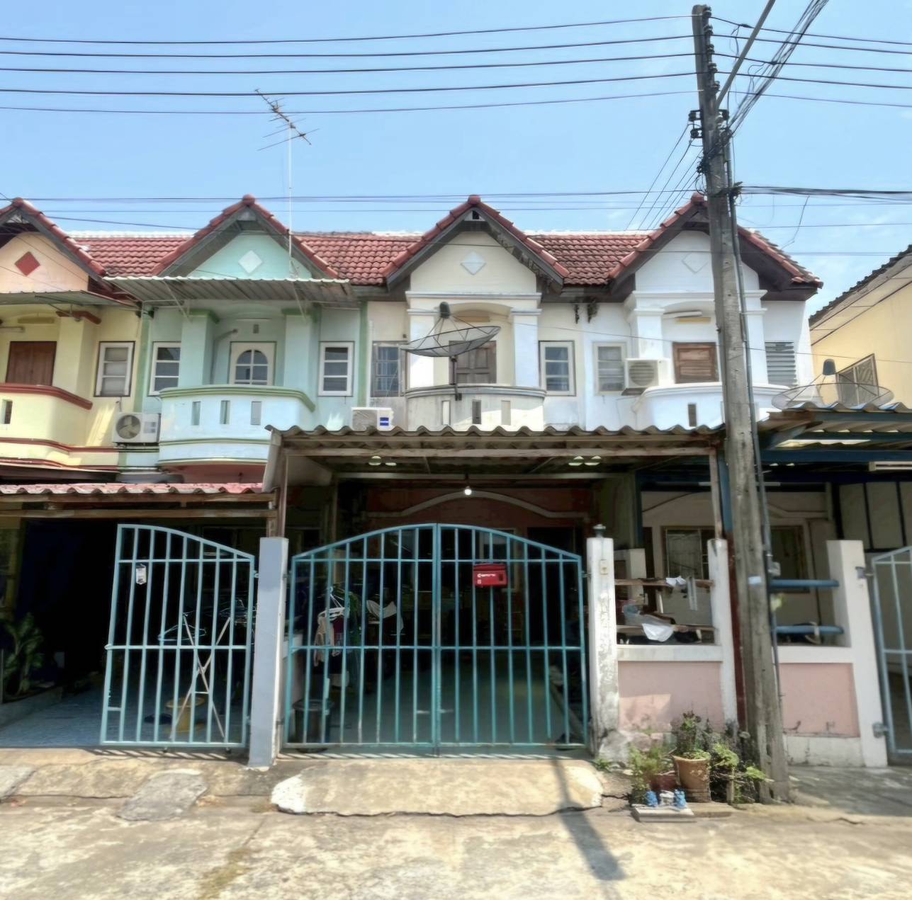 หมู่บ้านสานฝัน สุวินทวงศ์ ทาวน์เฮาส์ 2 ชั้น  บางน้ำเปรี้ยว ฉะเชิงเทรา -	ราคานี้เปิดให้เข้าชมจริง สนใจนัดดูบ้านได้ พร้อมพิจารณาต่อรองราคาได้ 