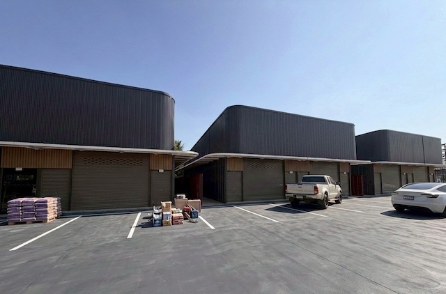 BST1075 ให้เช่าโกดังพร้อมออฟฟิศ Storix Warehouse โยธินพัฒนา ลาดพร้าว ใกล้เลียบด่วนรามอินทรา มีหลายขนาด เริ่มต้น 114 ตร.ม. อาคารใหม่