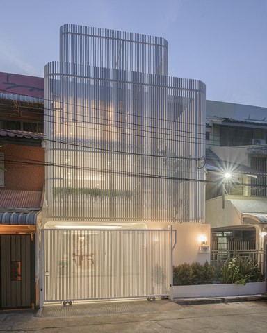 ขายด่วน ทาวน์โฮมรีโนเวทใหม่ 3 ชั้น  ใจกลางสุขุมวิท | ยูนิตเดียวเท่านั้น