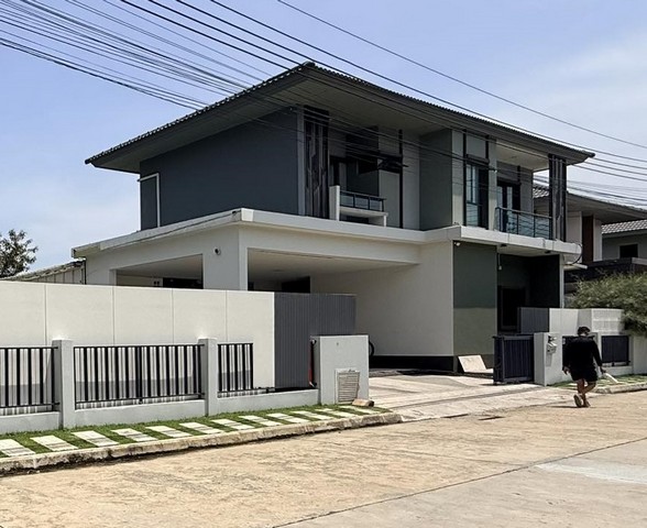 ให้เช่าบ้านเดี่ยว หลังมุม 4 ห้องนอน 5 ห้องน้ำ   หมู่บ้านสราญสิริ ศรีวารี ใกล้ สนามบินสุวรรณภูมิ