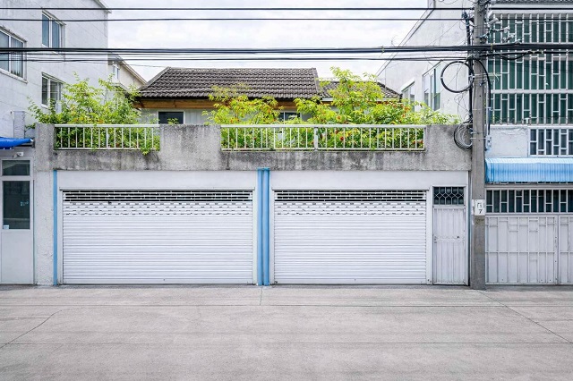 ทาวน์เฮาส์ 2 ชั้น 2 คูหา เจริญราษฎร์  ยานนาวา 6นอน 3น้ำ เพียงระยะเดินทางสั้น ๆ BTSสุรศักดิ์472ม.สาทรใต้ 2คูหาติดกัน 