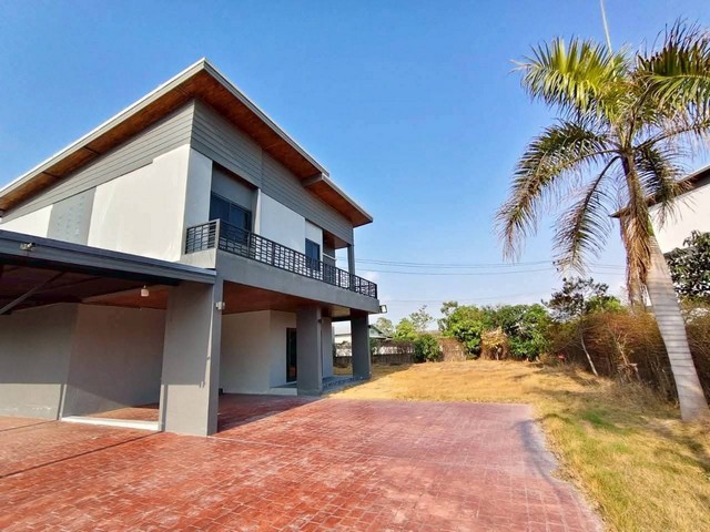 ลดพิเศษ 200,000 บาท ขายบ้านเดี่ยวหลังใหญ่บ้านบึงชลบุรี  ใกล้ถนน 344  อ.บ้านบึง  จ.ชลบุรี
