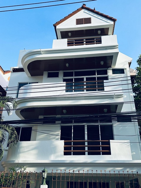 ให้เช่าบ้านเดี่ยว 4 ชั้น 5 ห้องนอน ย่านพร้อมพงษ์ ซอยสุขุมวิท 31 ตกแต่งพร้อมเฟอร์นิเจอร์ ใกล้ BTS พร้อมพงษ์, Emporium ** รับ Air Bnb 