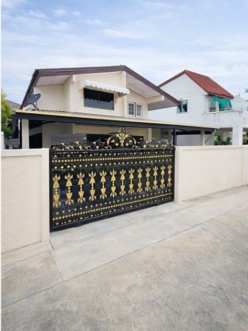 ประชาราษฎร์บำเพ็ญ 20-26 เหม่งจ๋าย ห้วยขวาง บ้านเดี่ยว 2 ชั้น 4 นอน 3 น้ำ ใกล้รร.นานาชาติเกศินี 600 ม.ขนาด 76 ตร.ว.บ้านหลังใหญ่ พร้อมเฟอร์ฯ