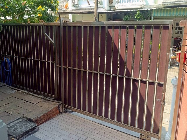 ให้เช่าทาวน์โฮม 2 ชั้น 4 ห้องนอน หมู่บ้านสุขุมวิทการ์เด้น ซิตี้ 2 ซอยสุขุมวิท 54 ใกล้ BTS อ่อนนุช
