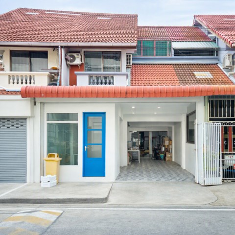 MRT ห้าแยกปากเกร็ด 800 ม.ทาวน์เฮ้าส์ 4 นอน 3 น้ำ  27 ตร.ว. 320 ตร.ม.  โลตัส ปากเกร็ด 500 ม. ถนนเมน ต่อเติมใหม่