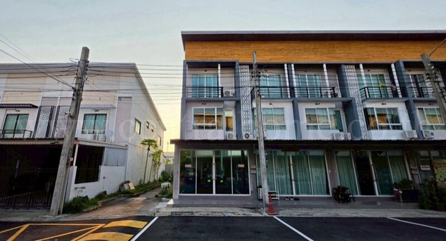 ให้เช่า โฮมออฟฟิศ 3 ชั้น หลังมุม 19.7 ตารางวา โครงการอาร์ เค พาร์ค 2 สายไหม