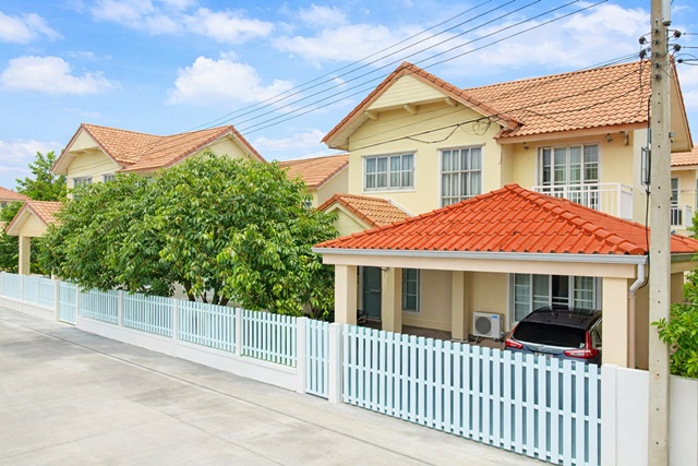 คลองสวนพลู อุทัย 2 น้ำ ใกล้นิคมอุตสาหกรรมโรจนะ 900 ม. 65ตร.ว. 130 ตร.ม. อยุธยา บ้านเดี่ยว 2 ชั้นสภาพดี  4 นอน ถ.โรจนะ  