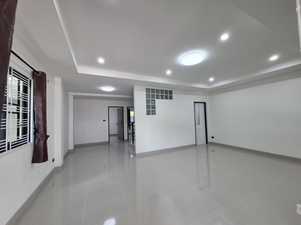 ให้เช่าบ้านแฝด 2 ชั้น 48 ตรว. ใกล้สถานีรถไฟฟ้าหลักหก, มหาวิทยาลัยรังสิต จ.ปทุมธานี