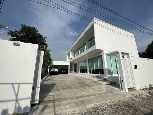 ขายบ้านเดี่ยว 2 ชั้น 80 ตร.ว. ถนนลาดกระบัง สไตล์ Modern ( บ้านสร้างเอง )