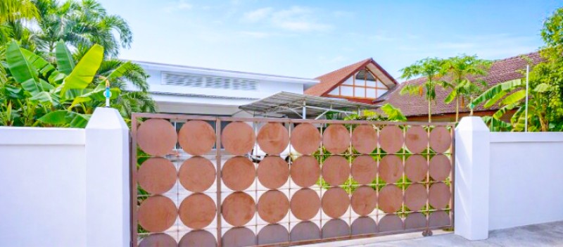 จอดรถได้ 10 คันขึ้นไป บ้านเดี่ยวชั้นเดียว 4 นอน 2 น้ำ  MRTศูนย์ราชการนนทบุรี 500ม. 136ตร.ว. 544 ตร.ม.