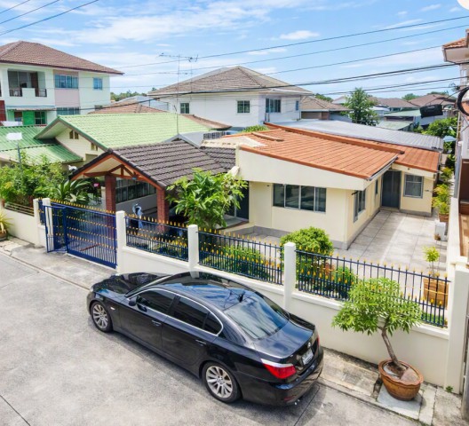 นวมินทร์93-99   ใกล้ฟู้ดแลนด์ นวมินทร์ 700 ม.บ้านเดี่ยวชั้นเดียว 3 นอน 2 น้ำ  54 ตร.ว. 220 ตร.ม.ชอคโกแลต วิลล์ 1.5 กม.