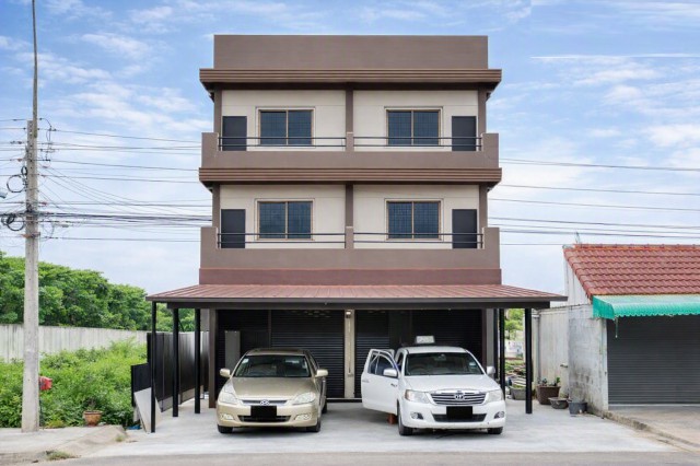 4นอน 6 น้ำ  รร.บางเชือกหนัง 800 ม.  พรานนก สาย 2-บางแวก จดทะเบียนบริษัทได้ ตึกแฝด 2 คูหา 2.5 ชั้นพร้อมดาดฟ้า 40 ตร.ว. 388 ตร.ม.