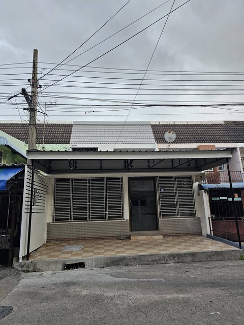 ให้เช่าทาวน์เฮาส์ 2 ชั้น Renovated ใหม่ 200 ตรม. ซอยพหลโยธิน 69-1 ใกล้ BTS สายหยุด เพียง 150 เมตร