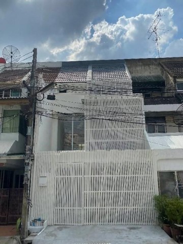 HR 10371 ให้เช่าทาวน์เฮาส์ 3 ชั้น 250 ตรม. 3 ห้องนอน สุขุมวิท 71 ปรีดีพนมยงค์ 42