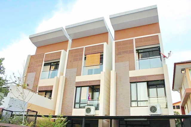 ทำเลโดดเด่น 3 นอน 4 น้ำ BTSอารีย์ 750ม. กระทรวงการคลัง 400 ม. ใกล้ และบิ๊กซี สะพานควาย 23ตร.ว.280 ตร.ม.3 ชั้น ถ.พระราม 6