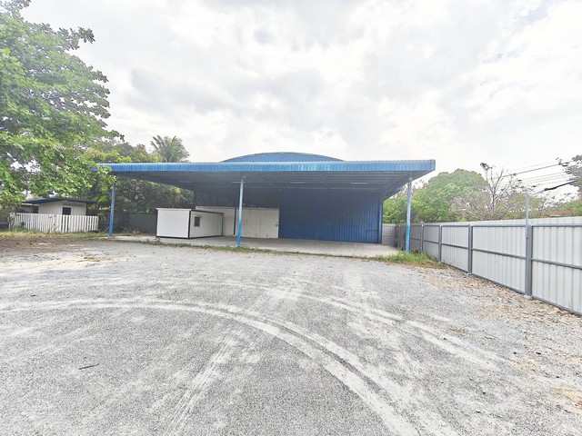  ให้เช่าโกดังสินค้า ที่ดิน 2 ไร่ โกดัง 800ตารางเมตร(กว้าง20ม.x40ม.) ใกล้บิ๊กซี ชลบุรี 