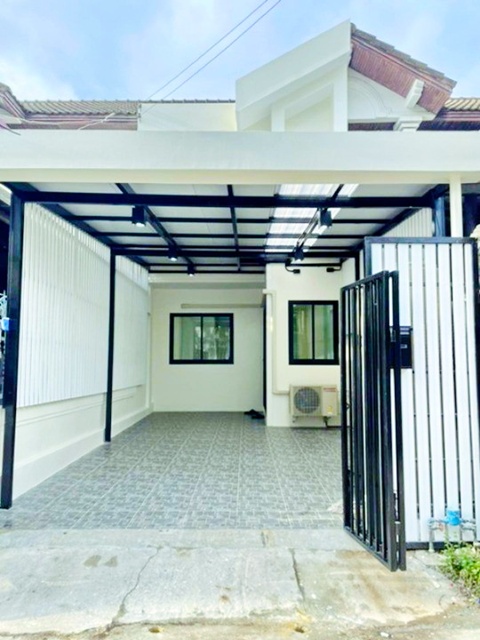 BITECบางนา ทาวน์โฮม 2ชั้น 2นอน BTS บางนา 780ม. BTS อุดมสุข 800ม. 2น้ำ ใกล้ม.เซาธ์อีสท์บางกอก 300 ม. 21 ตร.ว.170 ตร.ม. 