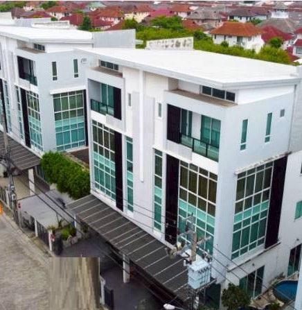 HR 9648 ให้เช่าสำนักงานเลียบด่วนเอกมัน รามอินทรา 4 ชั้น 500 ตรม .4 ที่จอด ซอยนวลจันทร์ 26 ถนนนวลจันทร์ รปภ.24 ชม.,