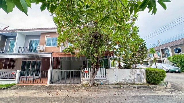 ลดด่วน ทาวน์โฮม อารียา เดอะคัลเลอร์ วงแหวน - ราชพฤกษ์ หลังมุม