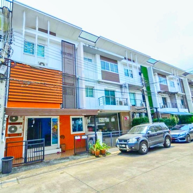 อ่อนนุช สุขุมวิท77 ทาวน์โฮม 3ชั้น 3นอน 3น้ำ วัดกระทุ่มเสือปลา 20ตร.ว. ARLบ้านทับช้าง 900ม. 230ตร.ม. ประเวศ ตลาดเอี่ยมสมบัติ 2 กม. 
