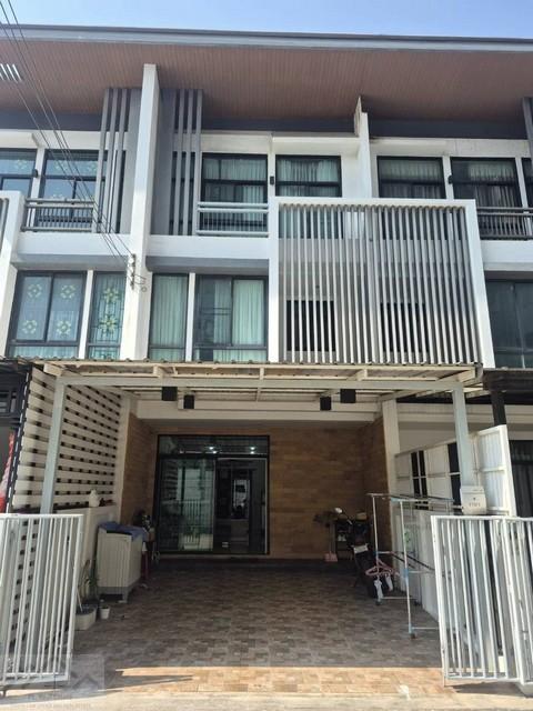 ให้เช่าทาวน์โฮม 3 ชั้น 22 ตร.ว. โครงการ Cozy ลาดพร้าว 41 ใกล้ MRT ลาดพร้าว