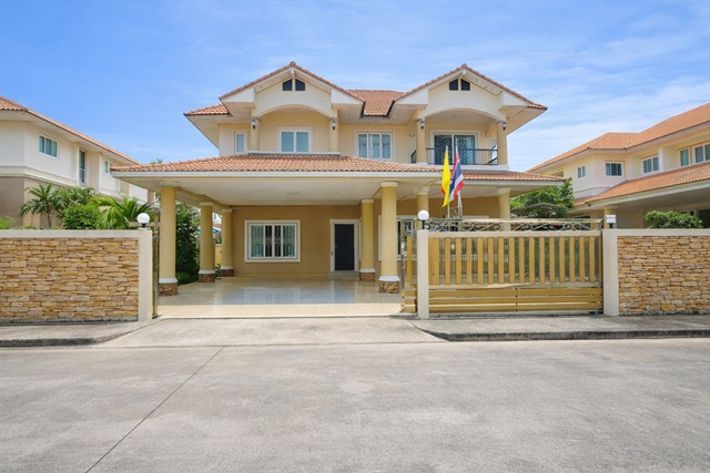 ใกล้ม.ขอนแก่น 2.9 กม. บ้านเดี่ยว 4 นอน 3 น้ำ   สนามบิน ถ.มิตรภาพ 108 ตร.ว.300 ตร.ม.ตลาดศิลามหานคร 450 ม. ต.ศิลา หรูหรา ตกแต่งครบ 