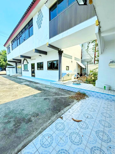 บ้าน 4-5นอน 3 น้ำ พุทธมณฑลสาย 2  รพ.เกษมราษฏร์ บางแค 1.8กม.  ใกล้วัดบุณยประดิษฐ์ 1 กม.  108 ตร.ว. 320 ตร.ม. บ้าน 2 ชั้น มีบ้าน 2 หลัง 