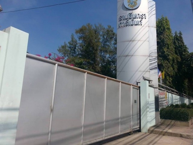 ให้เช่าอาคาร 2 ชั้น 4 ไร่ 3,500 ตรม ติดถนนใหญ่รามอินทรา ใกล้สี่แยกมีนบุรี ** ติดรถไฟฟ้าสถานีเศรษบุตรบำเพ็ญ มี รง.4 เหมาะทำโรงงาน คลังสินค้า