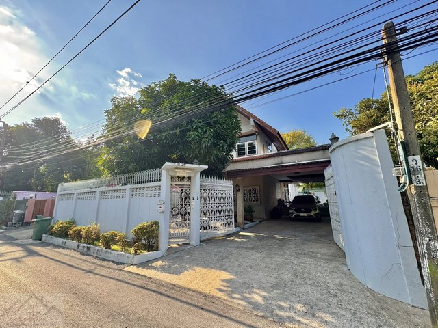 ขายบ้านเดี่ยว 3 ชั้น 96 ตรว. ย่านสาทร-นราธิวาส ใจกลางเมือง ซอยส่วนตัว สังคมดี รถวิ่งน้อย ไม่วุ่นวาย ใกล้เซนทรัล พระราม 3