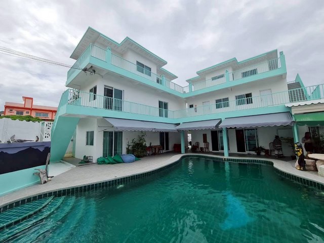 ขายอพาร์ทเม้น 3ชั้น ขนาด 178 ตรว อยู่ในชุมชน ใกล้ทะเลบางเสร่เพียง 200 เมตร เหมาะลงทุน บางเสร่ สัตหีบ ชลบุรี