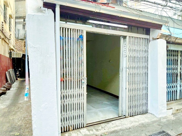 อาคารพาณิชย์ 2 ชั้นให้เช่า 2 นอน 2 น้ำMRT หัวลำโพง 560ม. MRTวัดมังกร 670ม.  ใกล้ตลาดน้อย 300 ม. 12 ตร.ว. 100 ตร.ม. ห้องหัวมุม 