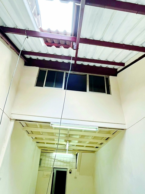 อาคารพาณิชย์ 2 ชั้นให้เช่า 2 นอน 2 น้ำ MRTวัดมังกร 670ม. ใกล้ตลาดน้อย 300 ม  MRT หัวลำโพง 560ม.12 ตร.ว. 100 ตร.ม. ห้องหัวมุม 