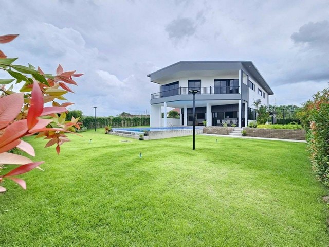 ขายบ้านเดี่ยว 2 ชั้น เนื้อที่ 247 ตรว 5นอน 7น้ำ พร้อมสระว่ายน้ำ พร้อมอยู่ บ้านสร้างเอง วิวทะเล บางเสร่ ชลบุรี