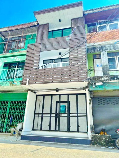 AIRBNB รร.นานาชาติเวลล์ส อ่อนนุช 600 ม. ใกล้ BTSบางจาก 460ม. อาคาร 3ชั้น 5นอน 18 ตร.ว.208 ตร.ม.