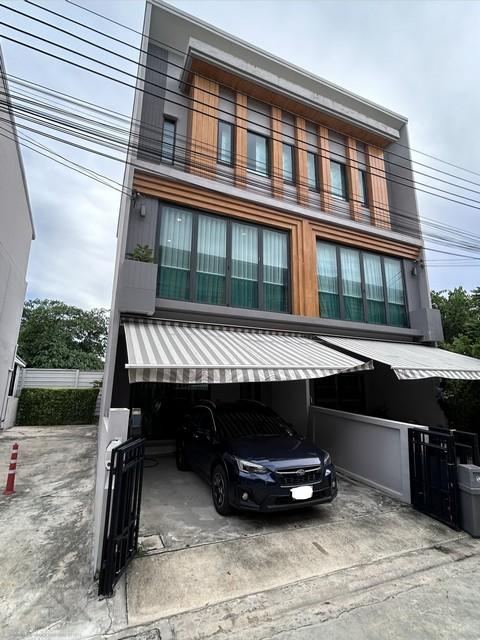 ให้เช่าทาวน์โฮม 3 ชั้น 22 ตร.ว. Eigen Premium Townhome ซอยอ่อนนุช 70-1
