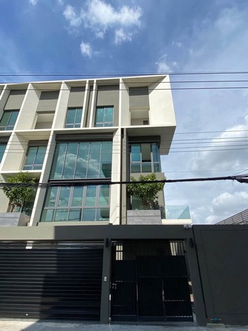ขายเช่า Myst อ่อนนุช-ศรีนครินทร์ พื้นที่ใช้สอยเกือบ 400 ตรม.บ้าน 4 ชั้น พร้อมลิฟท์โดยสารส่วนตัว