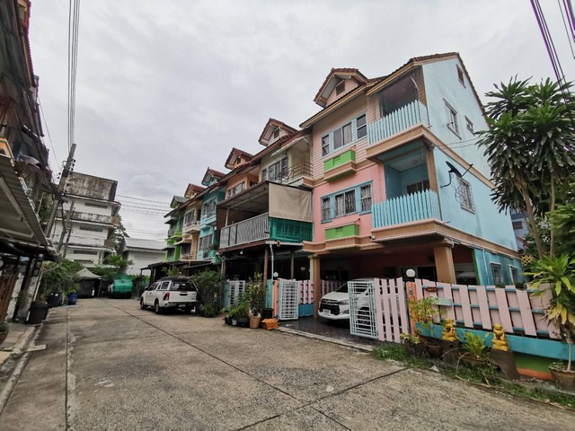 ขายทาวน์โฮม 3 ชั้น หลังมุม แยกปุณณวิถึ 45 ซอยสุขุมวิท 101 ถ.สุขุมวิท.แขวงบางจาก เขตพระโขนง กทม.