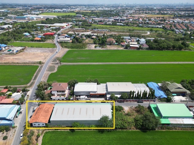 DSL-017 ขาย โรงงาน โรงงาน ลำโพ บางบัวทอง นนทบุรี    ใกล้กับ ห่างจากทางหลวงหมายเลข 9 (ถนนกาญจนาภิเษก) เพียง 3 กม.