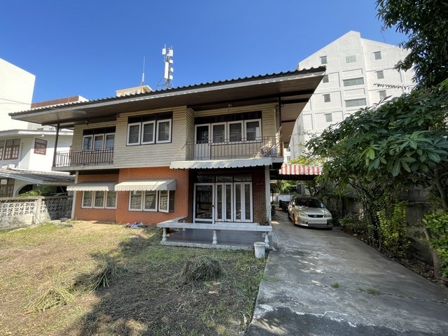ขายที่ดิน บ้านเดี่ยว 96 ตารางวา ซอยบางนาตราด 21 อุดมสุข 56 ใกล้เซ็นทรัลบางนา 800